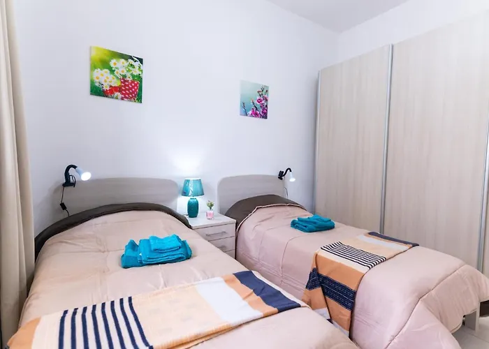 Seaside Cosy Maisonette @ Marsaskala - 2 Mins Walk From Sea