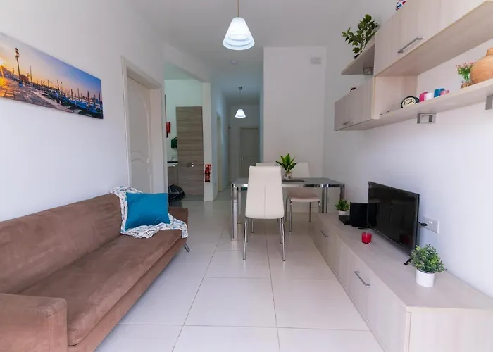 Seaside Cosy Maisonette @ Marsaskala - 2 Mins Walk From Sea